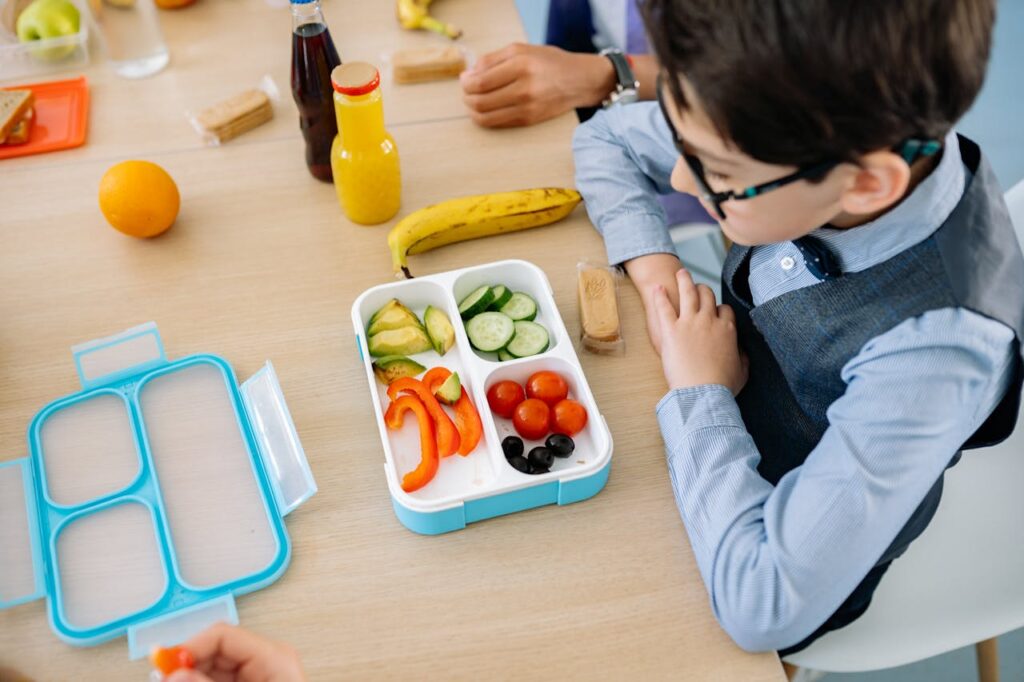 Momento da alimentação na escola